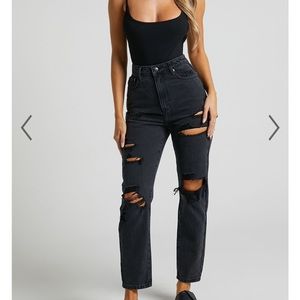 HIGH WAISTED, DISTRESSED MOM JEANS